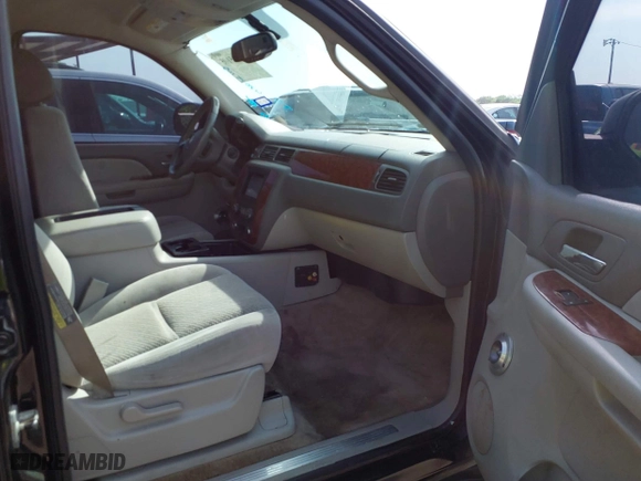 2007 Chevrolet Suburban LTZ with VIN 3GNFC160X7G112218, listed as a IAAI auction lot 42025105 with 316,645 mi miles. Bid and sale history available at carsss.com. Image 5.