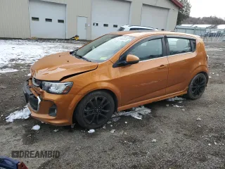 2018 Chevrolet Sonic LT z VIN 1G1JD6SB3J4102566, wystawiony jako Copart lot #82903874 z przebiegiem 89 220 mil mil oraz Szkoda całkowita • Salvage title. Historia ofert i sprzedaży dostępna na DreamBid. Obrazek 1.