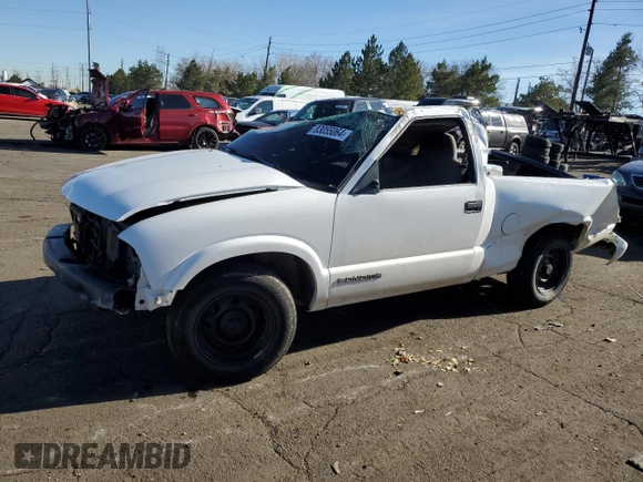 1998 GMC Sonoma z VIN 1GTCS1443W8506359, wystawiony jako Copart lot #83055064 z przebiegiem Nie podano mil oraz Szkody całkowita. Historia ofert i sprzedaży dostępna na DreamBid. Obrazek 1.