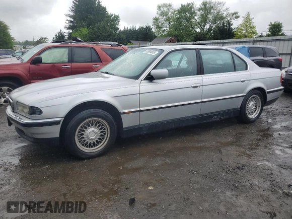 2000 BMW 7 Series 740iL z VIN WBAGH8346YDP11594, wystawiony jako Copart lot #56964665 z przebiegiem 165 495 mil mil oraz Tytuł czysty. Historia ofert i sprzedaży dostępna na DreamBid. Obrazek 1.