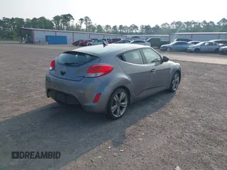 2012 Hyundai Veloster w/Gray Int z VIN KMHTC6AD1CU081754, wystawiony jako IAAI lot #42421889 z przebiegiem 99 593 mil mil oraz . Historia ofert i sprzedaży dostępna na DreamBid. Obrazek 4.