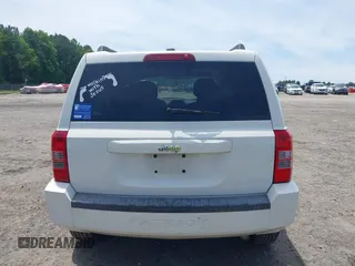 2010 Jeep Patriot Latitude z VIN 1J4NT1GA1AD621060, wystawiony jako IAAI lot #42295782 z przebiegiem 158 352 mil mil oraz . Historia ofert i sprzedaży dostępna na DreamBid. Obrazek 17.