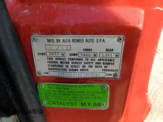 1984 Alfa Romeo Spider Veloce z VIN ZARBA5414E1020264, wystawiony jako Copart lot #75438954 z przebiegiem Nie podano mil oraz Nie do naprawy • Non repairable. Historia ofert i sprzedaży dostępna na DreamBid. Obrazek 13.