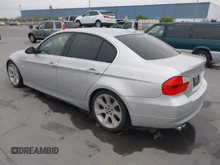 2006 BMW 3 Series 330i with VIN WBAVB33526KS31274, listed as a IAAI auction lot 42120518 with 167,203 mi miles. Bid and sale history available at carsss.com. Image 3.