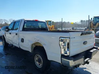 2019 Ford Super Duty F-250 SRW XL with VIN 1FT7W2A65KEF95185, listed as a IAAI auction lot 41615970 with 68,278 mi miles. Bid and sale history available at carsss.com. Image 3.