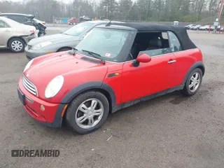 2008 MINI Convertible z VIN WMWRF33558TF67376, wystawiony jako IAAI lot #41923409 z przebiegiem 150 268 mil mil oraz . Historia ofert i sprzedaży dostępna na DreamBid. Obrazek 2.
