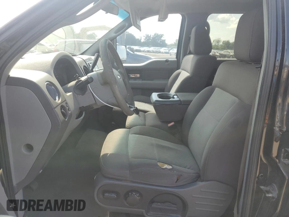2006 Ford F-150 XLT z VIN 1FTRW12WX6KE02456, wystawiony jako Copart lot #62215225 z przebiegiem 233 473 mil mil oraz Czysty tytuł • Clean title. Historia ofert i sprzedaży dostępna na DreamBid. Obrazek 7.
