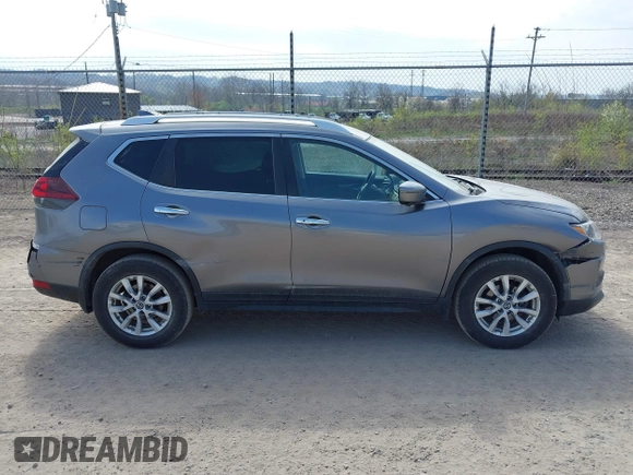 2018 Nissan Rogue SV z VIN KNMAT2MV7JP557753, wystawiony jako IAAI lot #41999721 z przebiegiem 45 130 mil mil oraz . Historia ofert i sprzedaży dostępna na DreamBid. Obrazek 14.