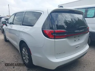2025 Chrysler Pacifica Select z VIN 2C4RC1BG1SR520795, wystawiony jako IAAI lot #42421019 z przebiegiem 15 267 mil mil oraz . Historia ofert i sprzedaży dostępna na DreamBid. Obrazek 3.
