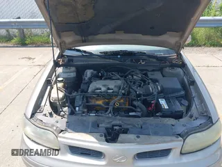 1998 Oldsmobile Cutlass GL z VIN 1G3NB52M8W6330343, wystawiony jako IAAI lot #42464937 z przebiegiem 146 023 mil mil oraz . Historia ofert i sprzedaży dostępna na DreamBid. Obrazek 10.
