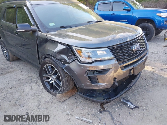 2018 Ford Explorer Sport z VIN 1FM5K8GT9JGC59377, wystawiony jako IAAI lot #42233498 z przebiegiem 103 479 mil mil oraz . Historia ofert i sprzedaży dostępna na DreamBid. Obrazek 6.