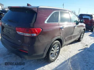 2017 Kia Sorento LX with VIN 5XYPG4A32HG271299, listed as a IAAI auction lot 41342809 with 124,665 mi miles. Bid and sale history available at carsss.com. Image 4.