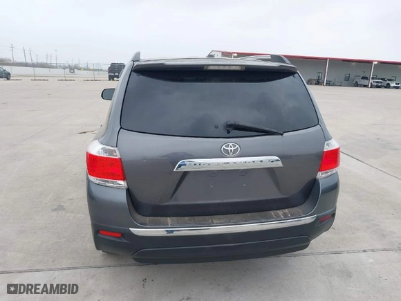 2011 Toyota Highlander Limited with VIN 5TDYK3EH7BS031288, listed as a IAAI auction lot 41807812 with 151,893 mi miles. Bid and sale history available at carsss.com. Image 16.