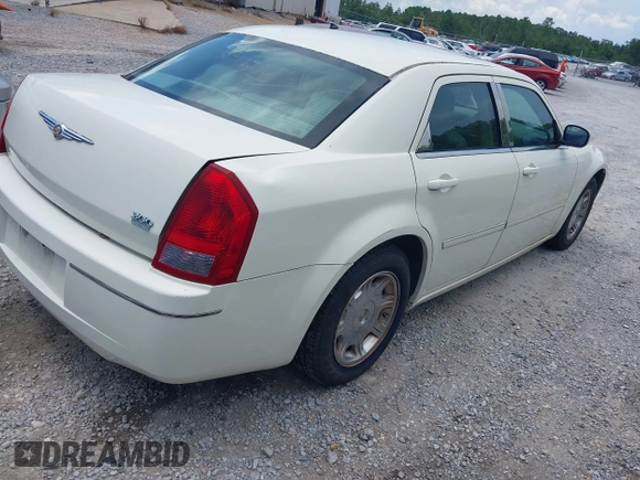 2006 Chrysler 300 Touring with VIN 2C3KA53G96H350490, listed as a IAAI auction lot 41319162 with 209,159 mi miles. Bid and sale history available at carsss.com. Image 4.