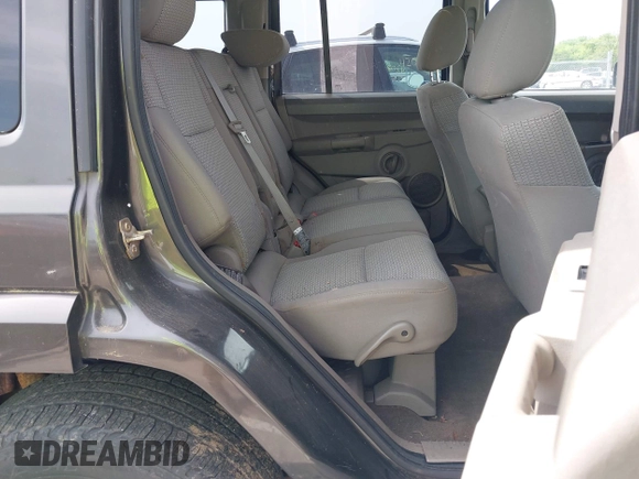 2006 Jeep Commander with VIN 1J8HG48K86C363187, listed as a IAAI auction lot 42090246 with 140,956 mi miles. Bid and sale history available at carsss.com. Image 8.