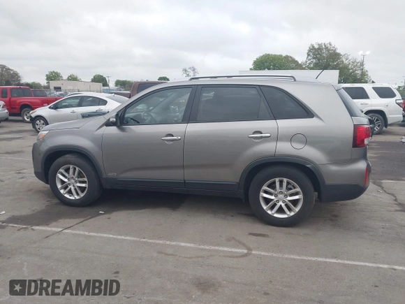 2015 Kia Sorento LX with VIN 5XYKTCA69FG572045, listed as a IAAI auction lot 41960132 with 152,400 mi miles. Bid and sale history available at carsss.com. Image 14.