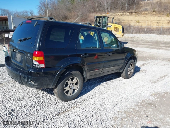 2005 Ford Escape Limited with VIN 1FMCU04155KE23314, listed as a IAAI auction lot 41685671 with 265,731 mi miles. Bid and sale history available at carsss.com. Image 4.