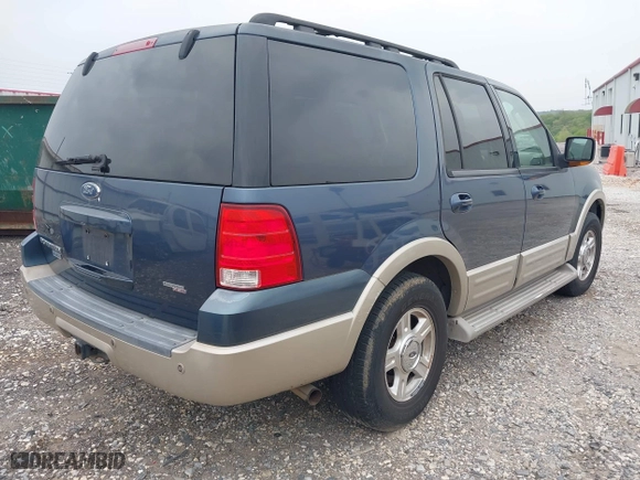 2005 Ford Expedition Eddie Bauer with VIN 1FMFU17525LA87052, listed as a IAAI auction lot 42042940 with 226,105 mi miles. Bid and sale history available at carsss.com. Image 4.