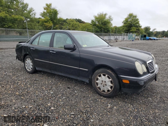 1999 Mercedes-Benz E-Class with VIN WDBJF65H9XA929577, listed as a Copart auction lot 71932364 with 84,806 mi miles and Salvage Title. Bid and sale history available at carsss.com. Image 4.