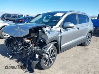 2024 Volkswagen Taos SE z VIN 3VVEX7B21RM001601, wystawiony jako IAAI lot #41406215 z przebiegiem 8 557 mil mil oraz . Historia ofert i sprzedaży dostępna na DreamBid. Obrazek 18.
