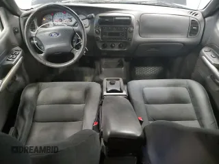 2001 Ford Explorer Sport Trac z VIN 1FMZU77E01UA08076, wystawiony jako Copart lot #45813815 z przebiegiem 158 780 mil mil oraz Czysty tytuł • Clean title. Historia ofert i sprzedaży dostępna na DreamBid. Obrazek 8.