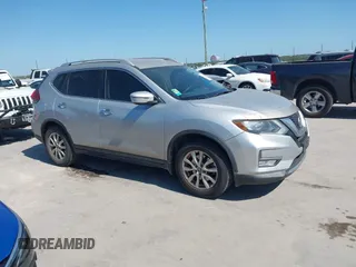 2017 Nissan Rogue SV z VIN 5N1AT2MN5HC730098, wystawiony jako IAAI lot #42033390 z przebiegiem 91 755 mil mil oraz . Historia ofert i sprzedaży dostępna na DreamBid. Obrazek 13.