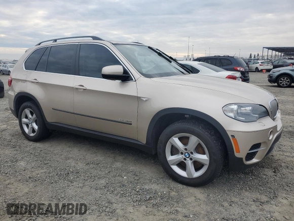 2013 BMW X5 xDrive50i z VIN 5UXZV8C50D0C15786, wystawiony jako Copart lot #45187975 z przebiegiem 132 344 mil mil oraz Czysty tytuł • Clean title. Historia ofert i sprzedaży dostępna na DreamBid. Obrazek 4.