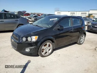 2012 Chevrolet Sonic LTZ z VIN 1G1JE6SHXC4206797, wystawiony jako Copart lot #48520535 z przebiegiem 117 350 mil mil oraz Czysty tytuł • Clean title. Historia ofert i sprzedaży dostępna na DreamBid. Obrazek 1.