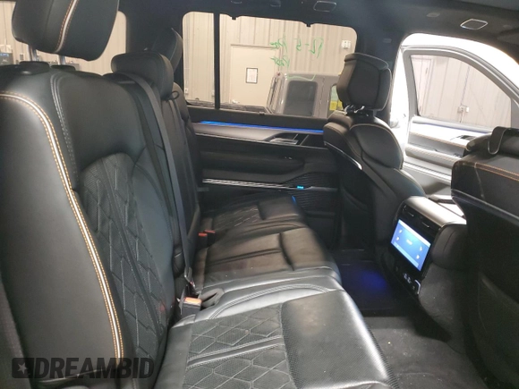 2022 Jeep Grand Wagoneer Series III с VIN 1C4SJVGJ5NS128232, выставлен на аукционе Copart как лот 84862334 с пробегом 72 418 миль миль и Списание • Salvage title. История ставок и продаж доступна на DreamBid. Изображение 12.