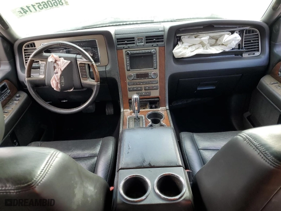 2014 Lincoln Navigator with VIN 5LMJJ2J51EEL07963, listed as a Copart auction lot 45860585 with 239,372 mi miles and Non Repairable. Bid and sale history available at carsss.com. Image 8.