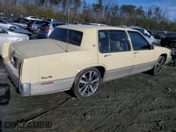 1990 Cadillac DeVille z VIN 1G6CD5333L4256377, wystawiony jako Copart lot #42613635 z przebiegiem 136 754 mil mil oraz Szkoda całkowita • Salvage title. Historia ofert i sprzedaży dostępna na DreamBid. Obrazek 3.