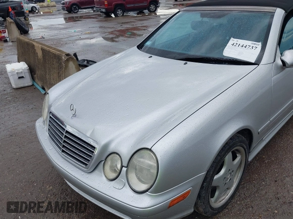 2001 Mercedes-Benz CLK with VIN WDBLK70G41T081841, listed as a IAAI auction lot 42144737 with Not Provided miles and . Bid and sale history available at carsss.com. Image 6.
