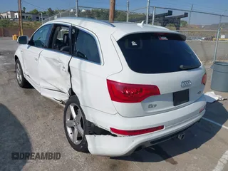 2014 Audi Q7 S line Prestige with VIN WA1DGAFE2ED010013, listed as a IAAI auction lot 42454744 with Not provided miles and . Bid and sale history available at DreamBid. Image 3.