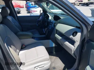 2013 Honda Pilot EX-L z VIN 5FNYF4H59DB006637, wystawiony jako IAAI lot #42224475 z przebiegiem 106 600 mil mil oraz . Historia ofert i sprzedaży dostępna na DreamBid. Obrazek 5.