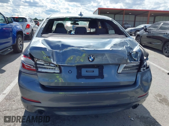 2019 BMW 5 Series 530i xDrive z VIN WBAJA7C51KWW12626, wystawiony jako IAAI lot #42335449 z przebiegiem 71 798 mil mil oraz . Historia ofert i sprzedaży dostępna na DreamBid. Obrazek 16.