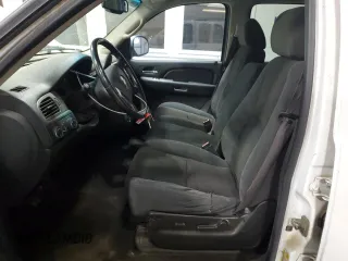 2007 Chevrolet Tahoe LTZ with VIN 1GNFK13087R403761, listed as a Copart auction lot 57714445 with 134,994 mi miles and Clean title. Bid and sale history available at DreamBid. Image 7.