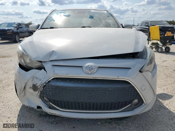 2020 Toyota Yaris Hatchback LE with VIN 3MYDLBJV1LY700748, listed as a Copart auction lot 71649504 with 40,436 mi miles and Salvage Title. Bid and sale history available at carsss.com. Image 5.