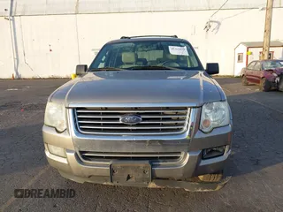 2008 Ford Explorer XLT z VIN 1FMEU63E28UA84438, wystawiony jako IAAI lot #41369828 z przebiegiem 172 585 mil mil oraz . Historia ofert i sprzedaży dostępna na DreamBid. Obrazek 6.