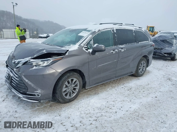 2022 Toyota Sienna XLE with VIN 5TDYRKEC4NS120170, listed as a IAAI auction lot 41630234 with 42,956 mi miles and . Bid and sale history available at DreamBid. Image 2.