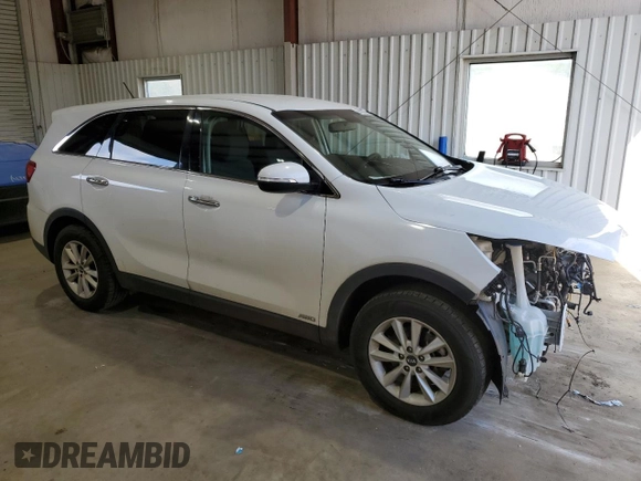2020 Kia Sorento LX V6 with VIN 5XYPGDA53LG631156, listed as a Copart auction lot 44070025 with 114,084 mi miles and Salvage Title. Bid and sale history available at carsss.com. Image 4.
