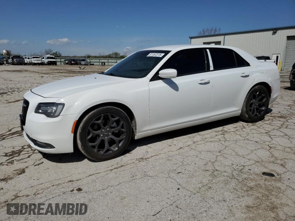 2019 Chrysler 300 S z VIN 2C3CCABG5KH539446, wystawiony jako Copart lot #51157275 z przebiegiem 164 346 mil mil oraz Szkoda całkowita • Salvage title. Historia ofert i sprzedaży dostępna na DreamBid. Obrazek 1.