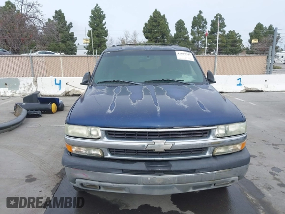 2002 Chevrolet Suburban LS with VIN 1GNEC16T72J325186, listed as a IAAI auction lot 41597317 with 235,713 mi miles. Bid and sale history available at carsss.com. Image 6.