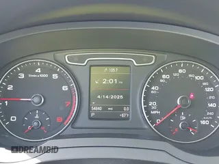 2015 Audi Q3 Premium Plus z VIN WA1EFCFS8FR008411, wystawiony jako IAAI lot #42000959 z przebiegiem 54 840 mil mil oraz . Historia ofert i sprzedaży dostępna na DreamBid. Obrazek 7.