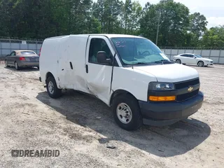2020 Chevrolet Express Cargo z VIN 1GCWGAFG9L1207050, wystawiony jako IAAI lot #42549948 z przebiegiem 81 623 mil mil oraz . Historia ofert i sprzedaży dostępna na DreamBid. Obrazek 1.