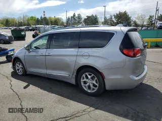 2018 Chrysler Pacifica Touring L z VIN 2C4RC1BG7JR311964, wystawiony jako Copart lot #54769725 z przebiegiem 105 062 mil mil oraz Szkoda całkowita • Salvage title. Historia ofert i sprzedaży dostępna na DreamBid. Obrazek 2.