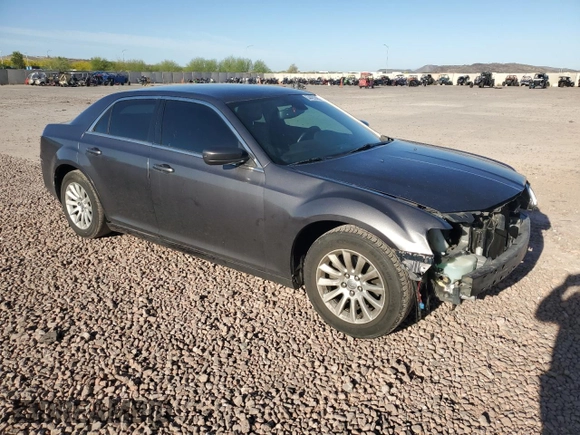 2014 Chrysler 300 z VIN 2C3CCAAG7EH255371, wystawiony jako Copart lot #54427245 z przebiegiem 166 049 mil mil oraz Szkoda całkowita • Salvage title. Historia ofert i sprzedaży dostępna na DreamBid. Obrazek 4.