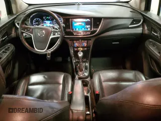 2020 Buick Encore Essence z VIN KL4CJGSB3LB061671, wystawiony jako Copart lot #43798525 z przebiegiem 101 220 mil mil oraz Tytuł czysty. Historia ofert i sprzedaży dostępna na DreamBid. Obrazek 8.