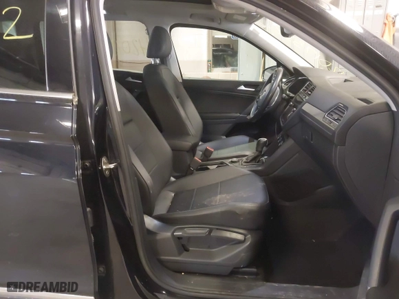 2020 Volkswagen Tiguan SE with VIN 3VV2B7AX4LM115131, listed as a IAAI auction lot 42017352 with 87,909 mi miles. Bid and sale history available at carsss.com. Image 5.