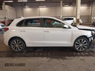2018 Hyundai Elantra z VIN KMHH35LE0JU029275, wystawiony jako IAAI lot #39288538 z przebiegiem 17 937 mil mil oraz . Historia ofert i sprzedaży dostępna na DreamBid. Obrazek 14.