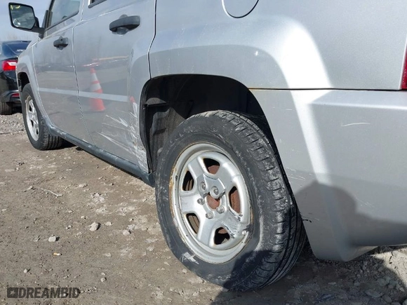 2009 Jeep Patriot Sport with VIN 1J4FT28B39D158917, listed as a IAAI auction lot 41727265 with 59,684 mi miles. Bid and sale history available at carsss.com. Image 6.